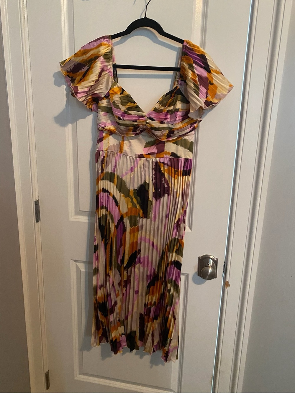Lulu’s pleated floral midi dress